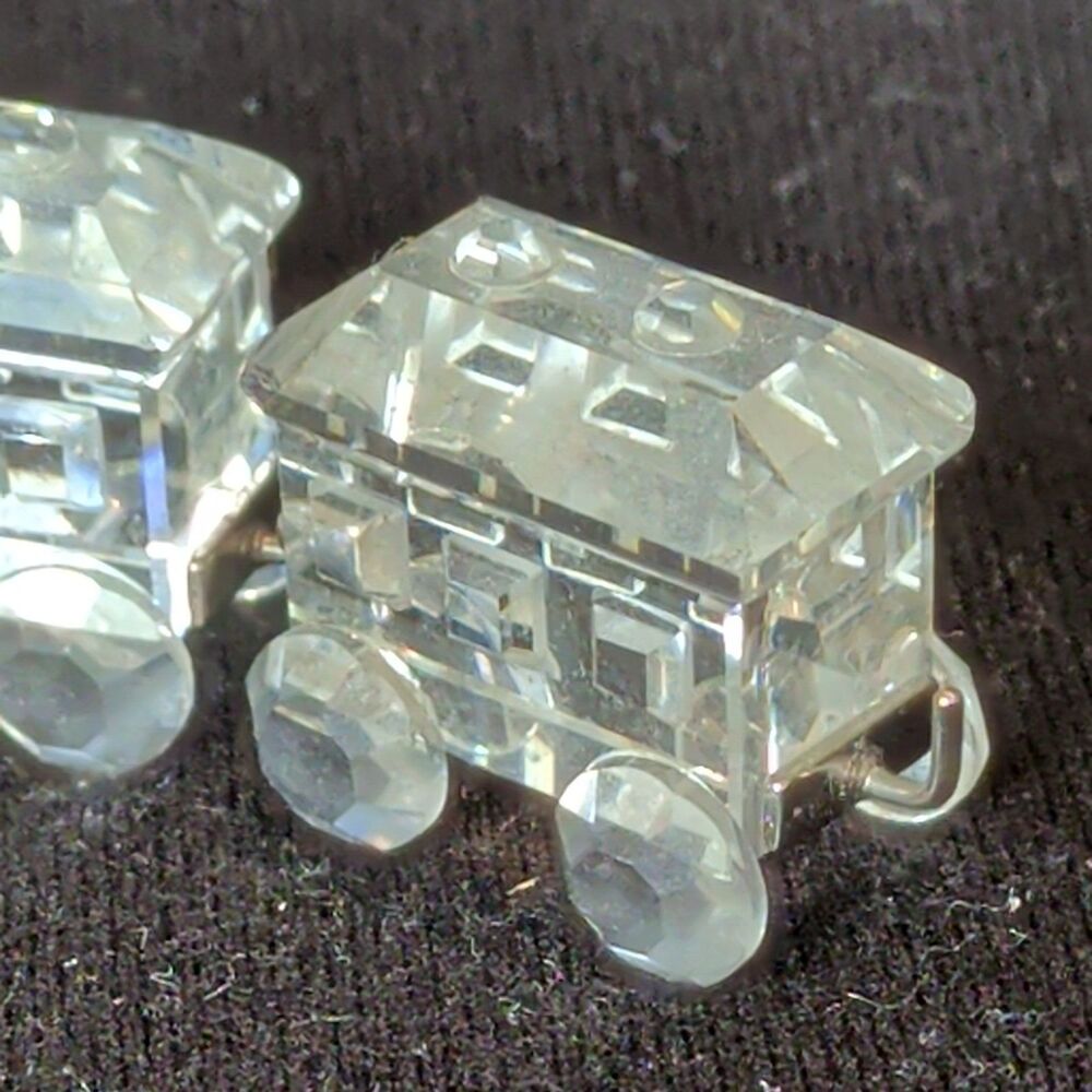Swarovski Miniature Standalone Locomotive and 3 Identical Passenger cars - Picture 6 of 6